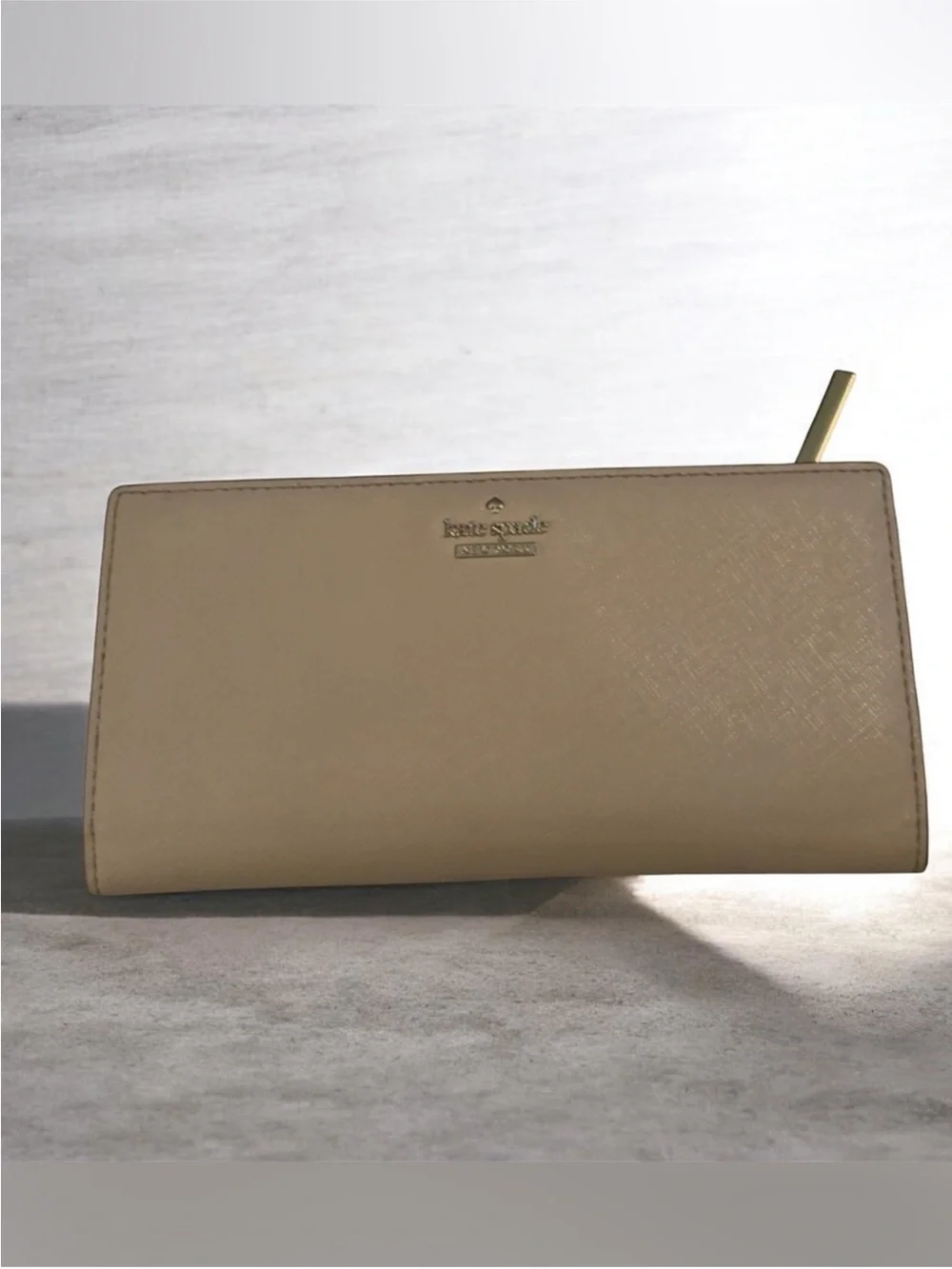 Like new ~ Kate Spade Cream Saffiano Wallet W/Gold Hardware & Back Pocket